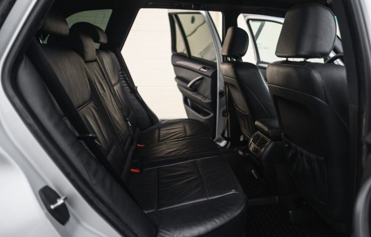 Osta kasutatud BMW X5 2005 värv hõbedane Tallinnas
