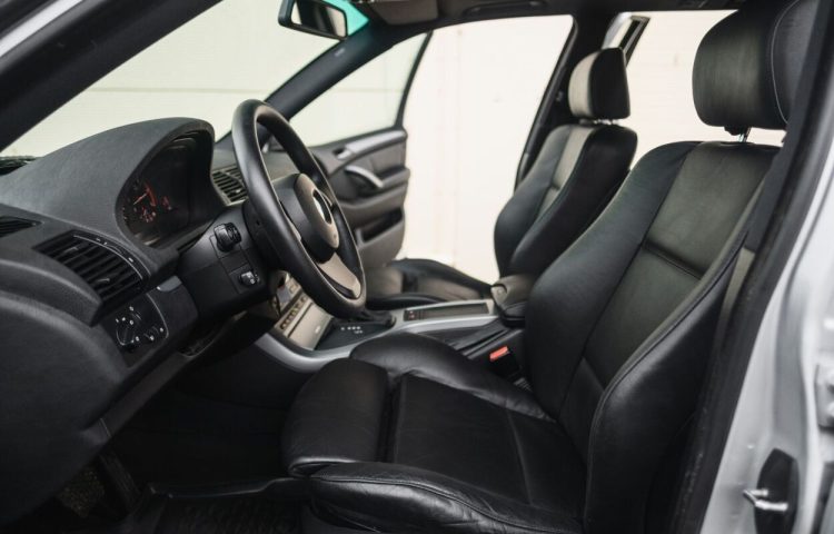 Osta kasutatud BMW X5 2005 värv hõbedane Tallinnas