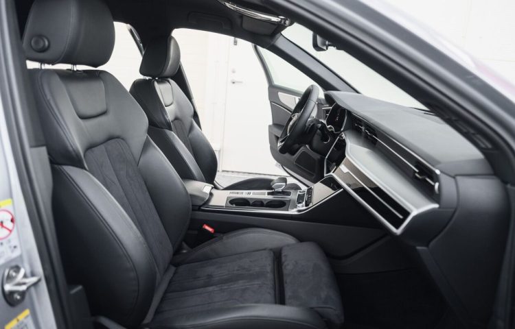 Osta kasutatud Audi A6 2023 värv hõbedane Tallinnas
