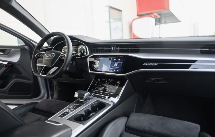 Osta kasutatud Audi A6 2023 värv hõbedane Tallinnas