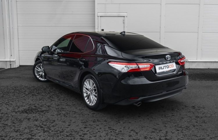 Osta kasutatud Toyota Camry 2020 värv must Tallinnas