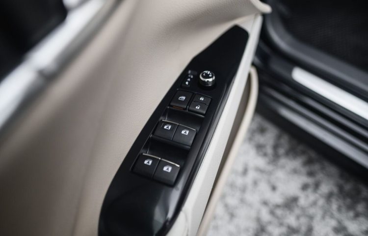 Osta kasutatud Toyota Camry 2020 värv must Tallinnas