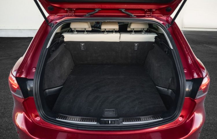 Osta kasutatud Mazda 6 2015 värv punane Tallinnas