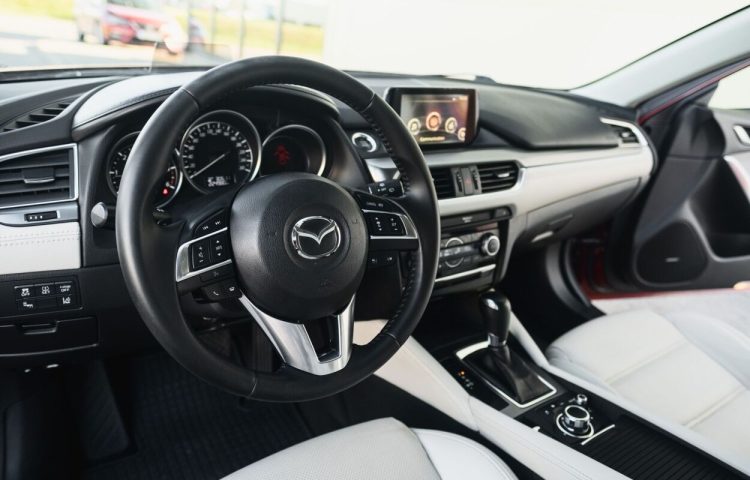 Osta kasutatud Mazda 6 2015 värv punane Tallinnas