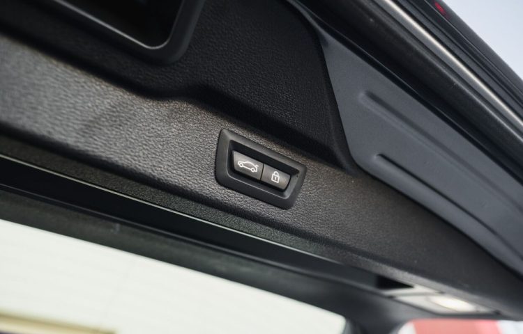 Osta kasutatud BMW X5 2018 värv hall Tallinnas