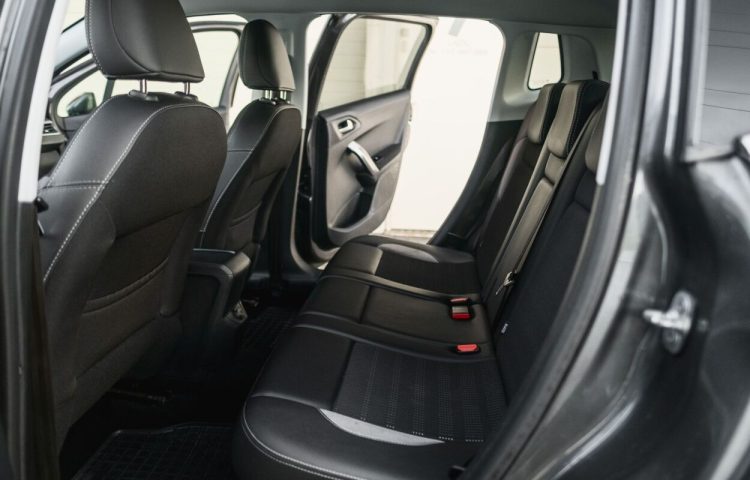 Osta kasutatud Peugeot 2008 2018 värv hall Tallinnas
