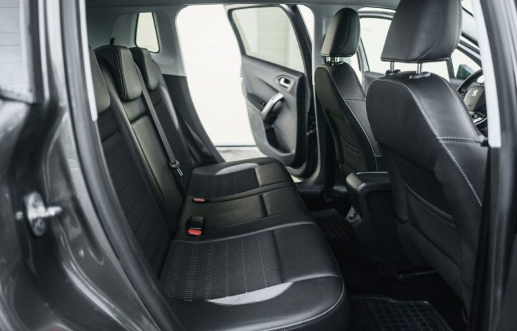 Osta kasutatud Peugeot 2008 2018 värv hall Tallinnas