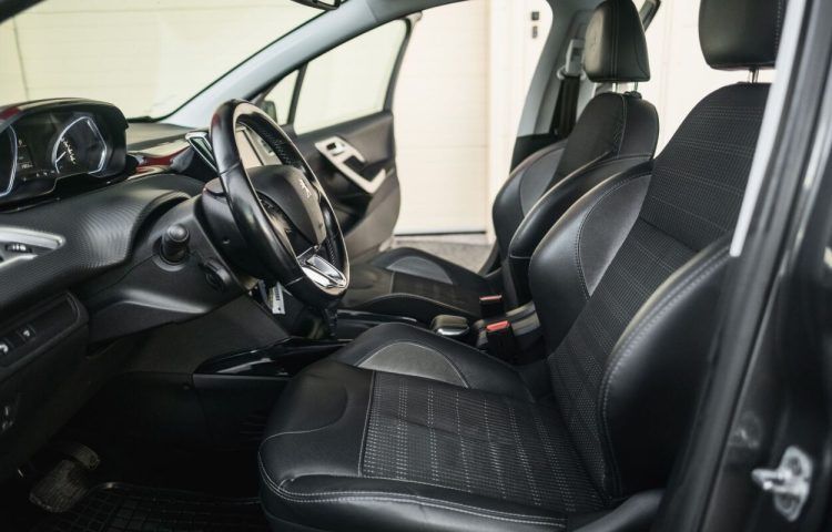 Osta kasutatud Peugeot 2008 2018 värv hall Tallinnas
