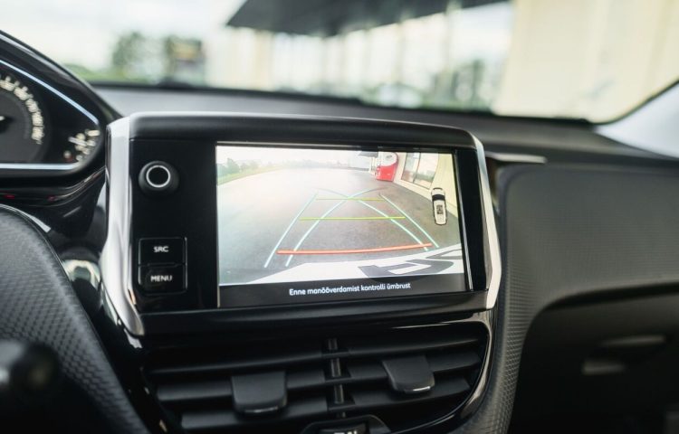 Osta kasutatud Peugeot 2008 2018 värv hall Tallinnas