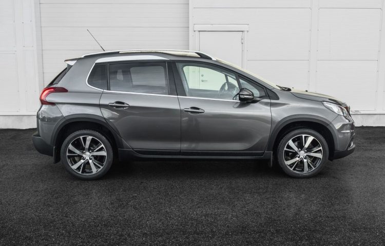 Osta kasutatud Peugeot 2008 2018 värv hall Tallinnas