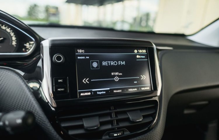 Osta kasutatud Peugeot 2008 2018 värv hall Tallinnas