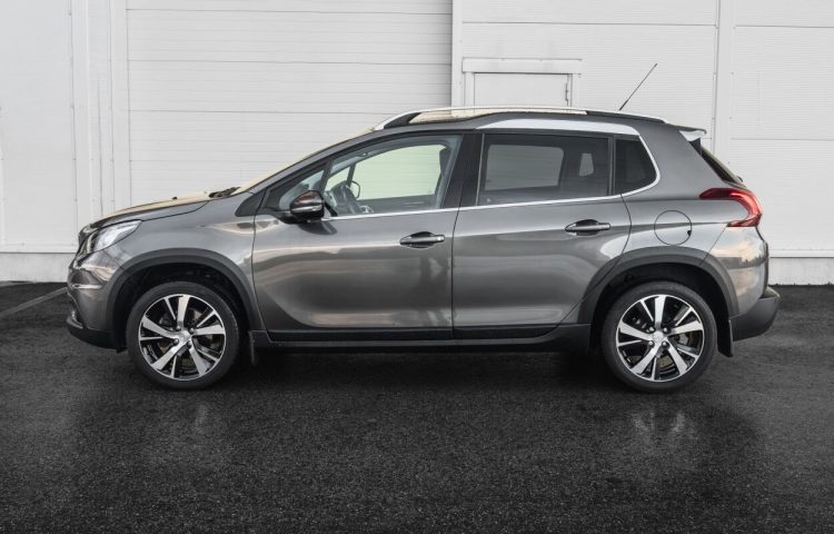 Osta kasutatud Peugeot 2008 2018 värv hall Tallinnas