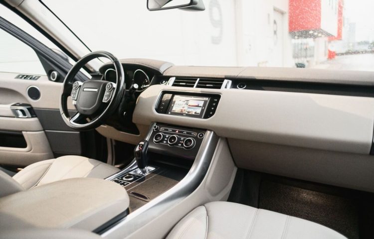 Osta kasutatud Land Rover Range Rover Sport 2016 värv must Tallinnas