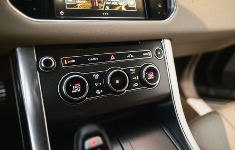 Osta kasutatud Land Rover Range Rover Sport 2016 värv must Tallinnas