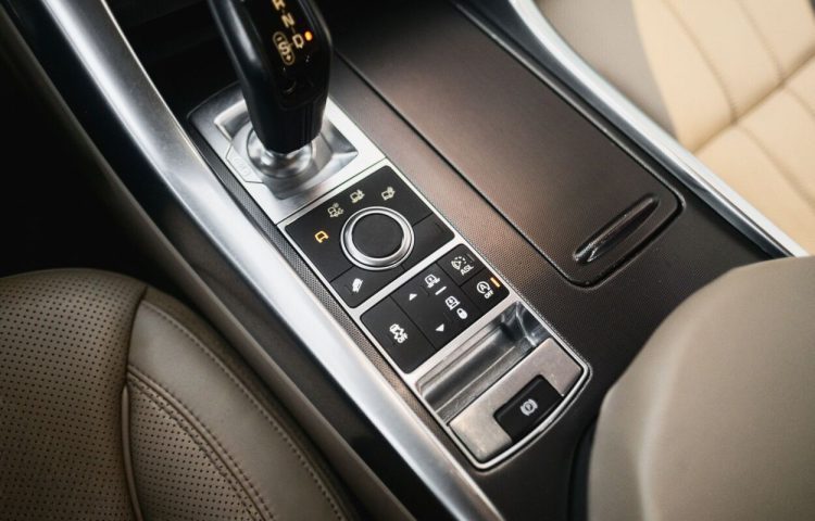 Osta kasutatud Land Rover Range Rover Sport 2016 värv must Tallinnas