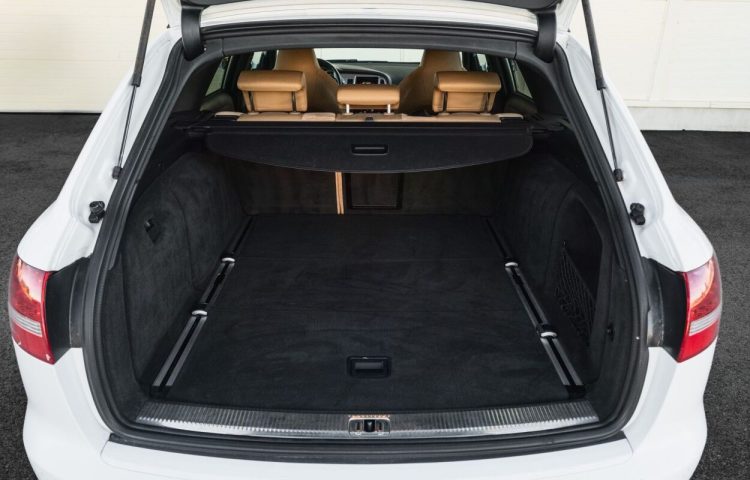 Osta kasutatud Audi A6 2010 värv valge Tallinnas