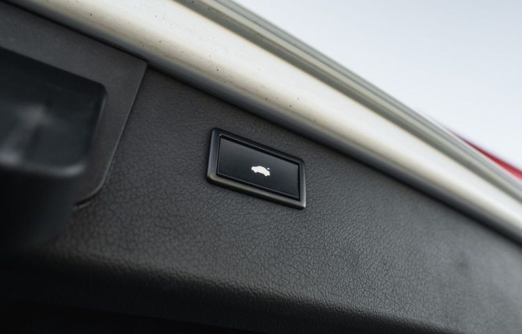 Osta kasutatud Audi A6 2010 värv valge Tallinnas
