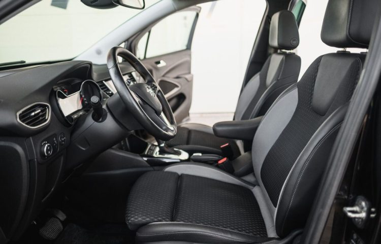 Osta kasutatud Opel Crossland X 2017 värv tumepruun Tallinnas