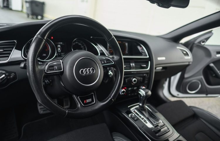 Osta kasutatud Audi A5 2011 värv valge Tallinnas
