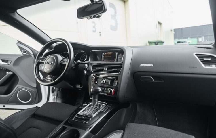 Osta kasutatud Audi A5 2011 värv valge Tallinnas