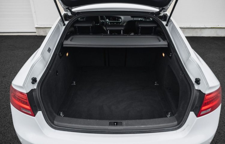 Osta kasutatud Audi A5 2011 värv valge Tallinnas