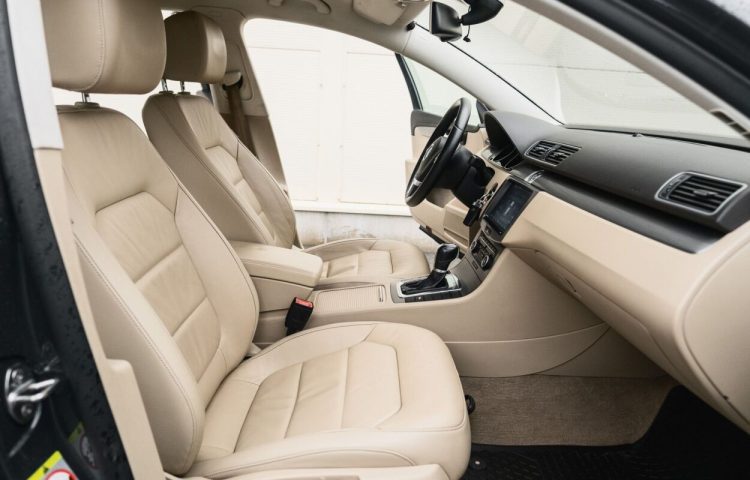 Osta kasutatud Volkswagen Passat 2011 värv tumehall Tallinnas