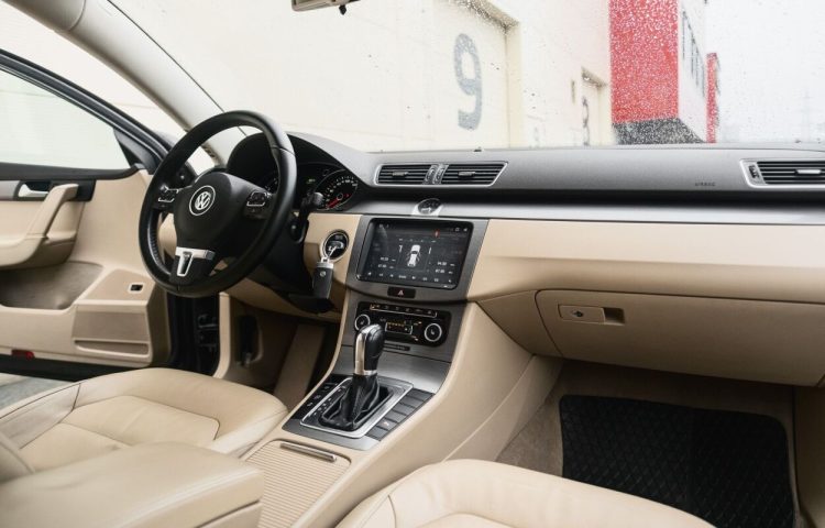 Osta kasutatud Volkswagen Passat 2011 värv tumehall Tallinnas