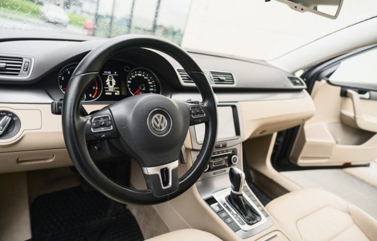 Osta kasutatud Volkswagen Passat 2011 värv tumehall Tallinnas