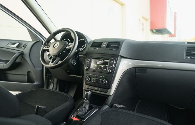 Osta kasutatud Skoda Yeti 2014 värv beež Tallinnas