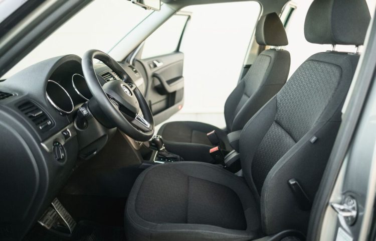 Osta kasutatud Skoda Yeti 2014 värv beež Tallinnas