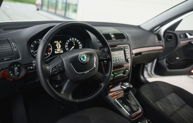 Osta kasutatud Skoda Octavia 2011 värv hõbedane Tallinnas