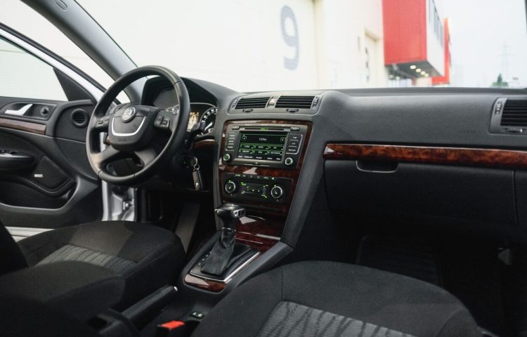 Osta kasutatud Skoda Octavia 2011 värv hõbedane Tallinnas