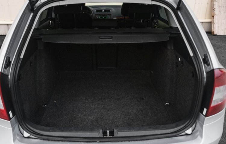 Osta kasutatud Skoda Octavia 2011 värv hõbedane Tallinnas