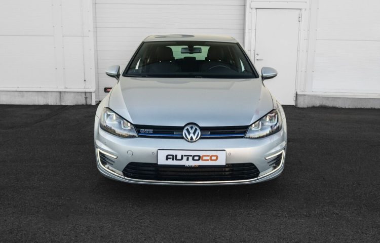 Osta kasutatud Volkswagen Golf 2015 värv hõbedane Tallinnas