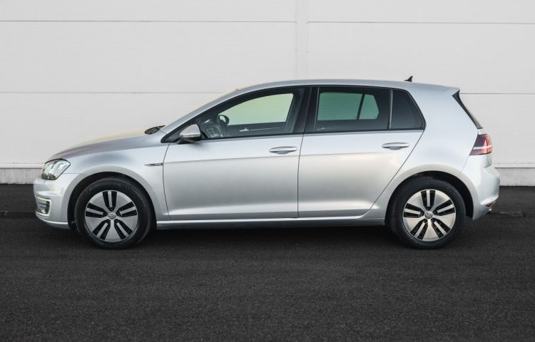 Osta kasutatud Volkswagen Golf 2015 värv hõbedane Tallinnas