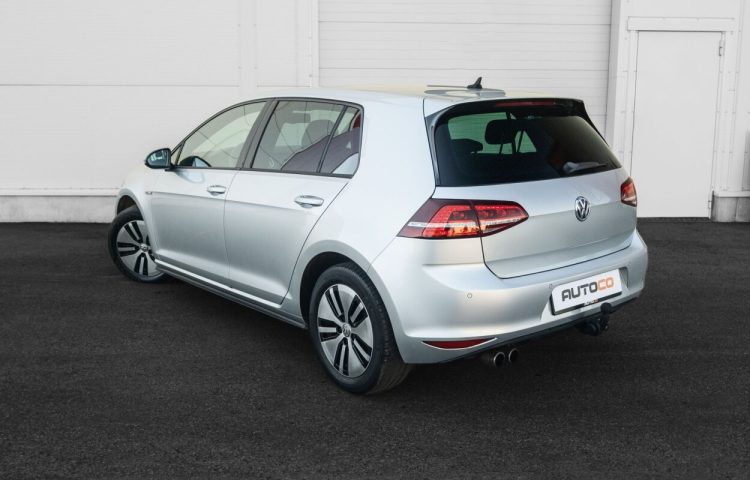 Osta kasutatud Volkswagen Golf 2015 värv hõbedane Tallinnas