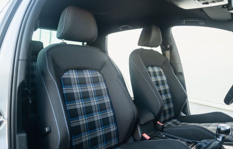 Osta kasutatud Volkswagen Golf 2015 värv hõbedane Tallinnas