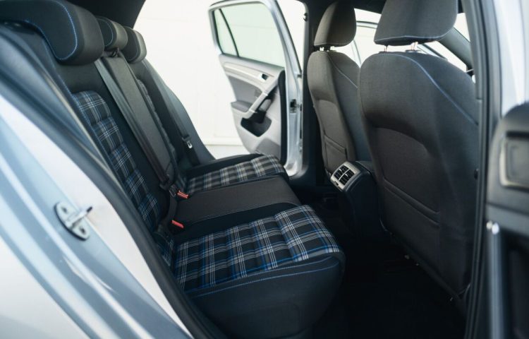 Osta kasutatud Volkswagen Golf 2015 värv hõbedane Tallinnas