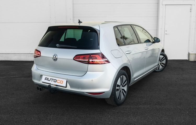 Osta kasutatud Volkswagen Golf 2015 värv hõbedane Tallinnas
