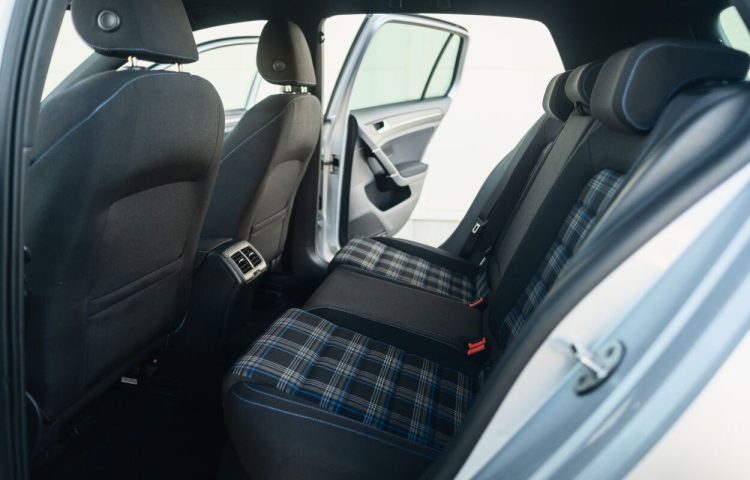 Osta kasutatud Volkswagen Golf 2015 värv hõbedane Tallinnas