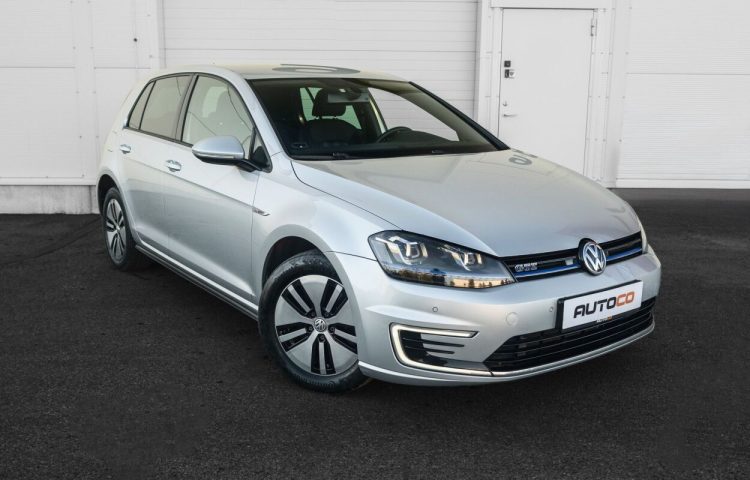 Osta kasutatud Volkswagen Golf 2015 värv hõbedane Tallinnas