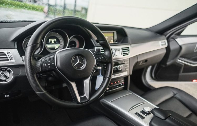 Osta kasutatud Mercedes-Benz E-klass: E 200 2014 värv hõbedane Tallinnas
