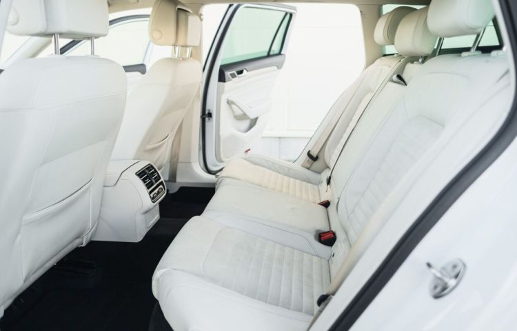 Osta kasutatud Volkswagen Passat Variant Highline 4Motion 2015 värv valge Tallinnas