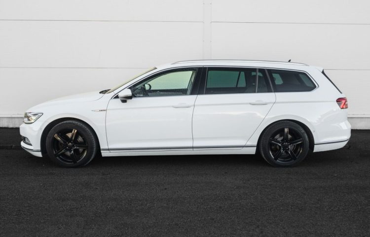 Osta kasutatud Volkswagen Passat Variant Highline 4Motion 2015 värv valge Tallinnas