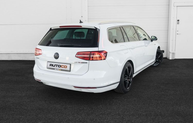 Osta kasutatud Volkswagen Passat Variant Highline 4Motion 2015 värv valge Tallinnas