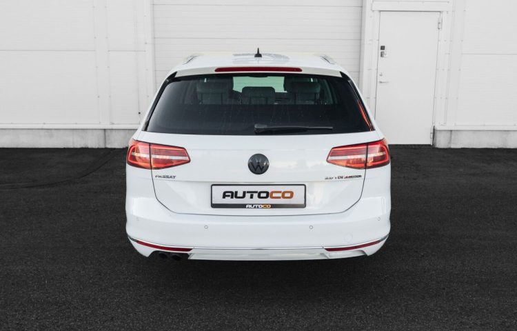 Osta kasutatud Volkswagen Passat Variant Highline 4Motion 2015 värv valge Tallinnas