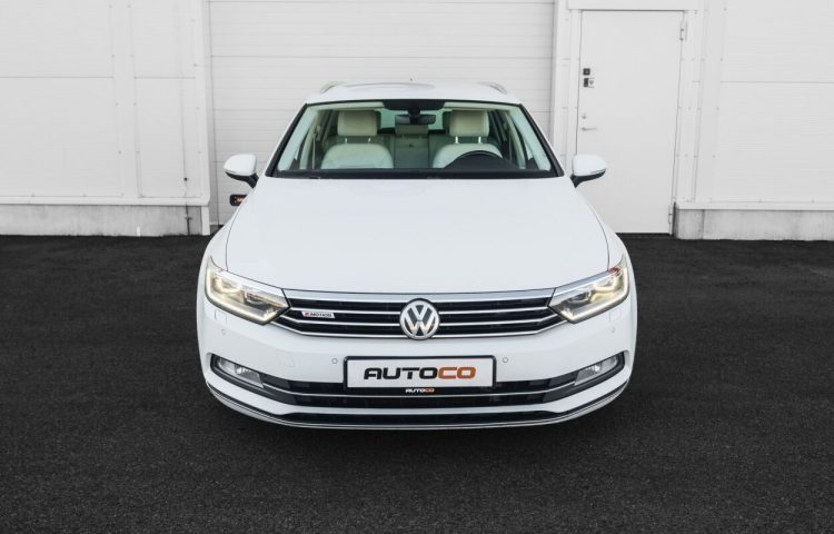 Osta kasutatud Volkswagen Passat Variant Highline 4Motion 2015 värv valge Tallinnas