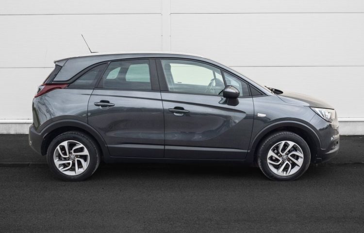 Osta kasutatud Opel Crossland X 2017 värv tumehall Tallinnas