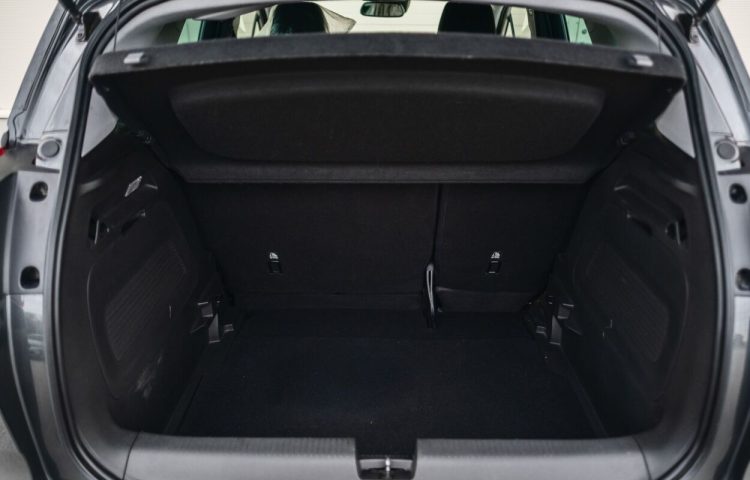 Osta kasutatud Opel Crossland X 2017 värv tumehall Tallinnas