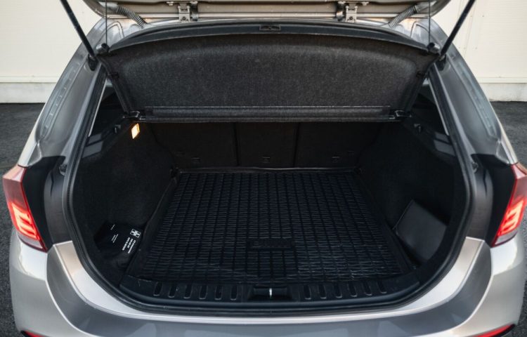 Osta kasutatud BMW X1 xDrive18d 2011 värv helehall Tallinnas